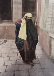 Persa en traje de ciudad